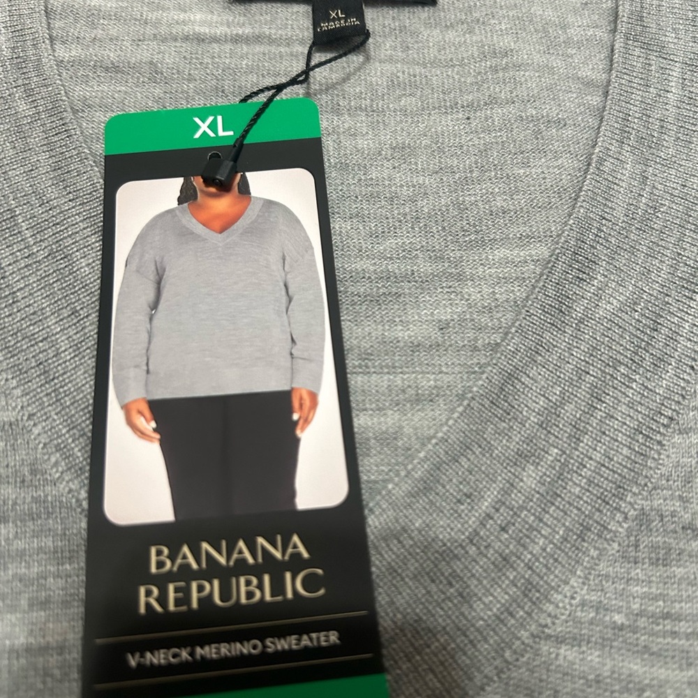 Banana Republic merino wool sweater, gray, size Xl NWT